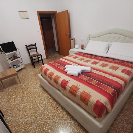 Camera Vicino All'Aeroporto Bed & Breakfast Болоня Екстериор снимка